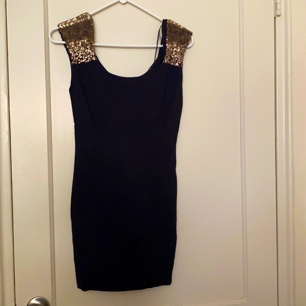 Guess black and gold sequin at shoulder dress sz:S